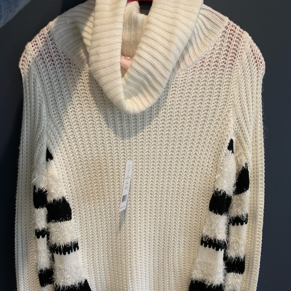 NWT Romeo and Juliet couture sweater size s